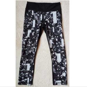 Under Armour Cropped Leggings Size S